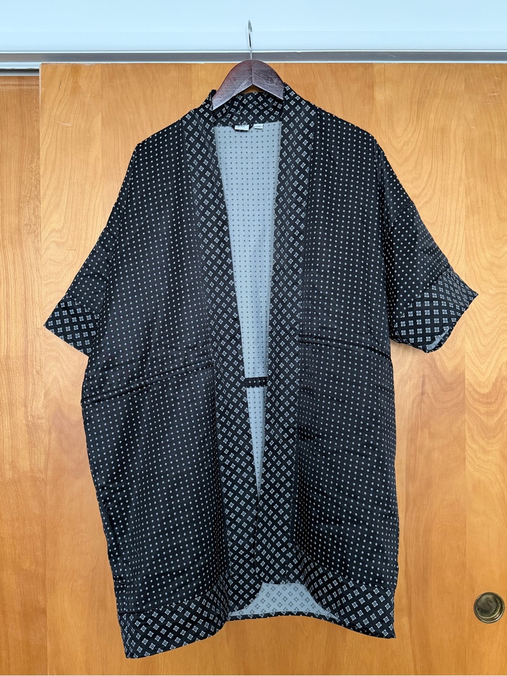 GAP Black Open-Front Geometric Kimono